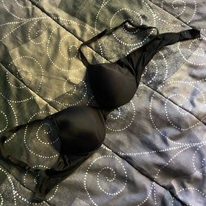 Black Victoria’s Secret bra size 34B